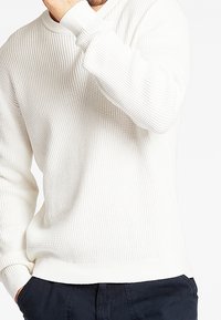 Lindbergh Stickad tröja - off-white