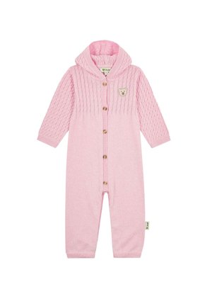 Rosa gestrickter Baby-Strampler mit Kapuze, Knöpfen vorne, strukturierter Oberkörper und Ärmeln sowie einem kleinen Teddybär-Aufnäher auf der Brust.