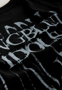 Unselected, black yungblud