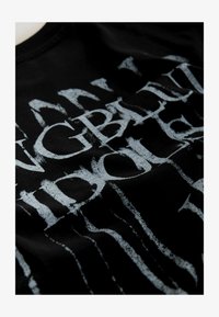 Niet geselecteerd, black yungblud