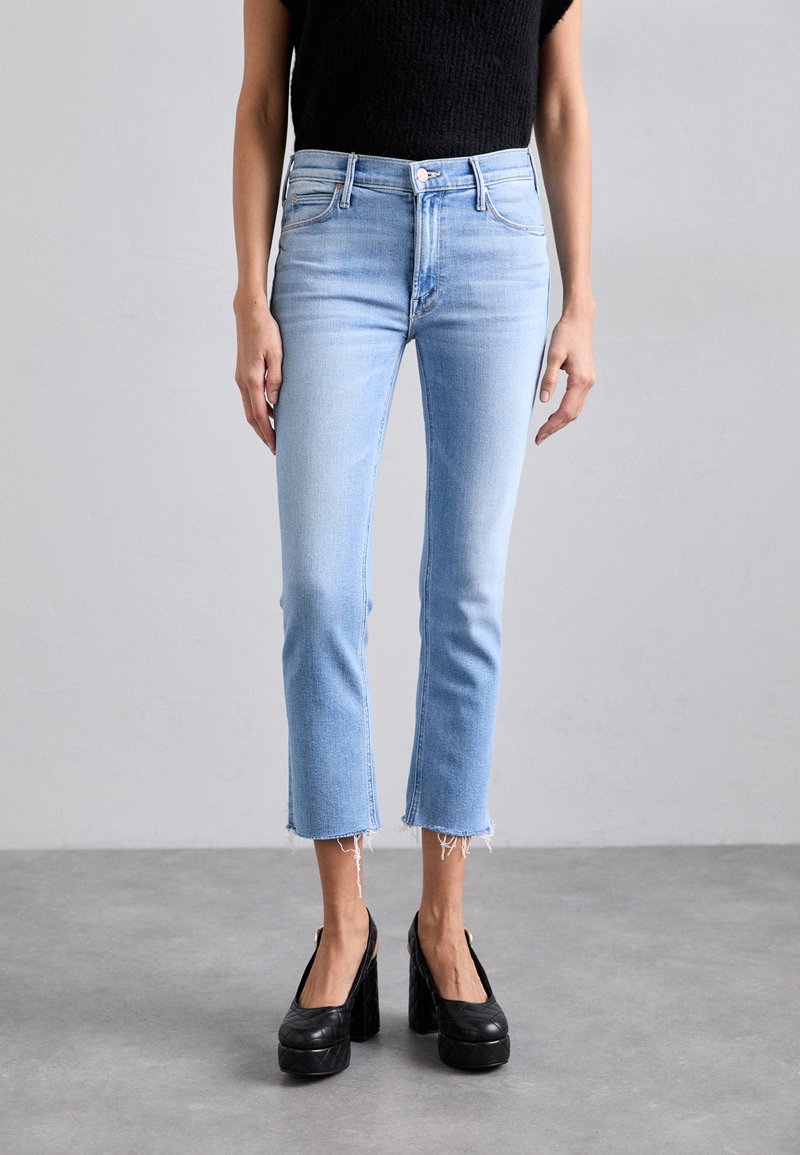 Mother LIL MID RISE DAZZLER FRAY - Karcsúsított farmerek - light blue