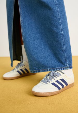 adidas Originals SAMBA OG - Маратонки - off-white/dark blue/clear sky