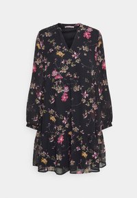 Robe noire à fleurs avec des manches longues, présentant un décolleté en V, un design à volants et des motifs de fleurs colorés en rose et jaune.