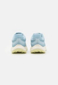 New Balance 520V8 - Katujuoksukengät - light chrome blue
