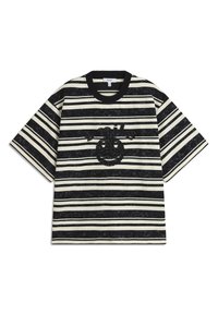 Camiseta a rayas en colores negro y crema, de manga corta, con cuello redondo, que presenta un diseño gráfico texturizado en el centro.