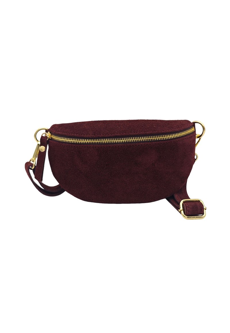 Sac à bandoulière en suède bordeaux, de forme arrondie, avec une fermeture éclair dorée et une sangle ajustable. Texture lisse avec un design minimaliste.