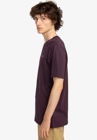 Element WORLD fioletowy