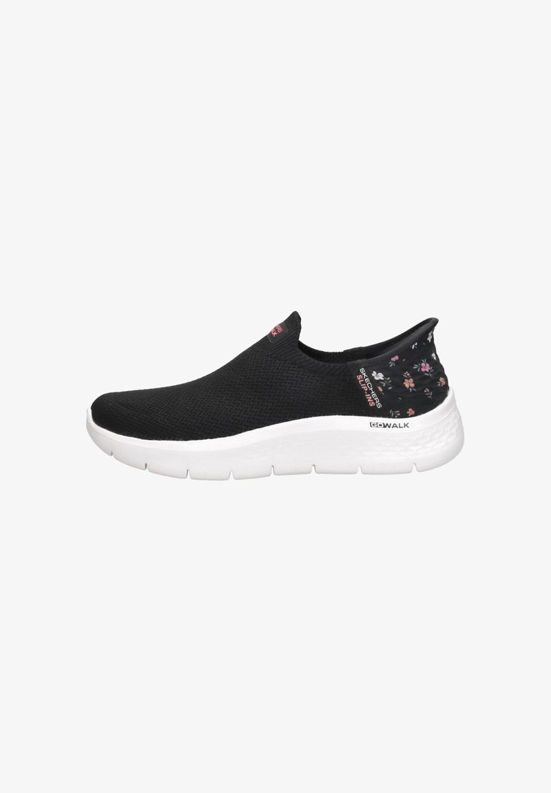 Zapatilla negra sin cordones con un upper texturizado, suela blanca y acentos de patrón floral en el talón. Diseño ligero y flexible.