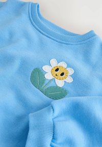 Niewybrane, blue flower