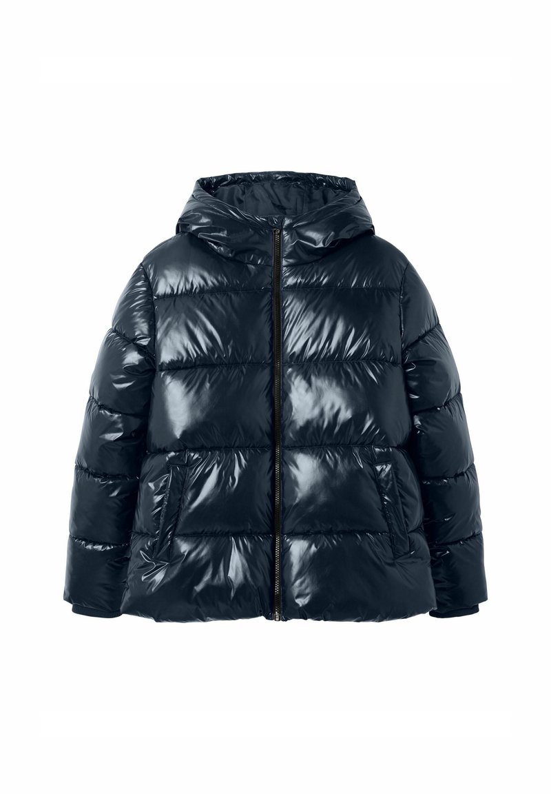 Veste matelassée bleu foncé brillante avec capuche, fermeture éclair frontale et poches latérales, conçue pour les temps froids.