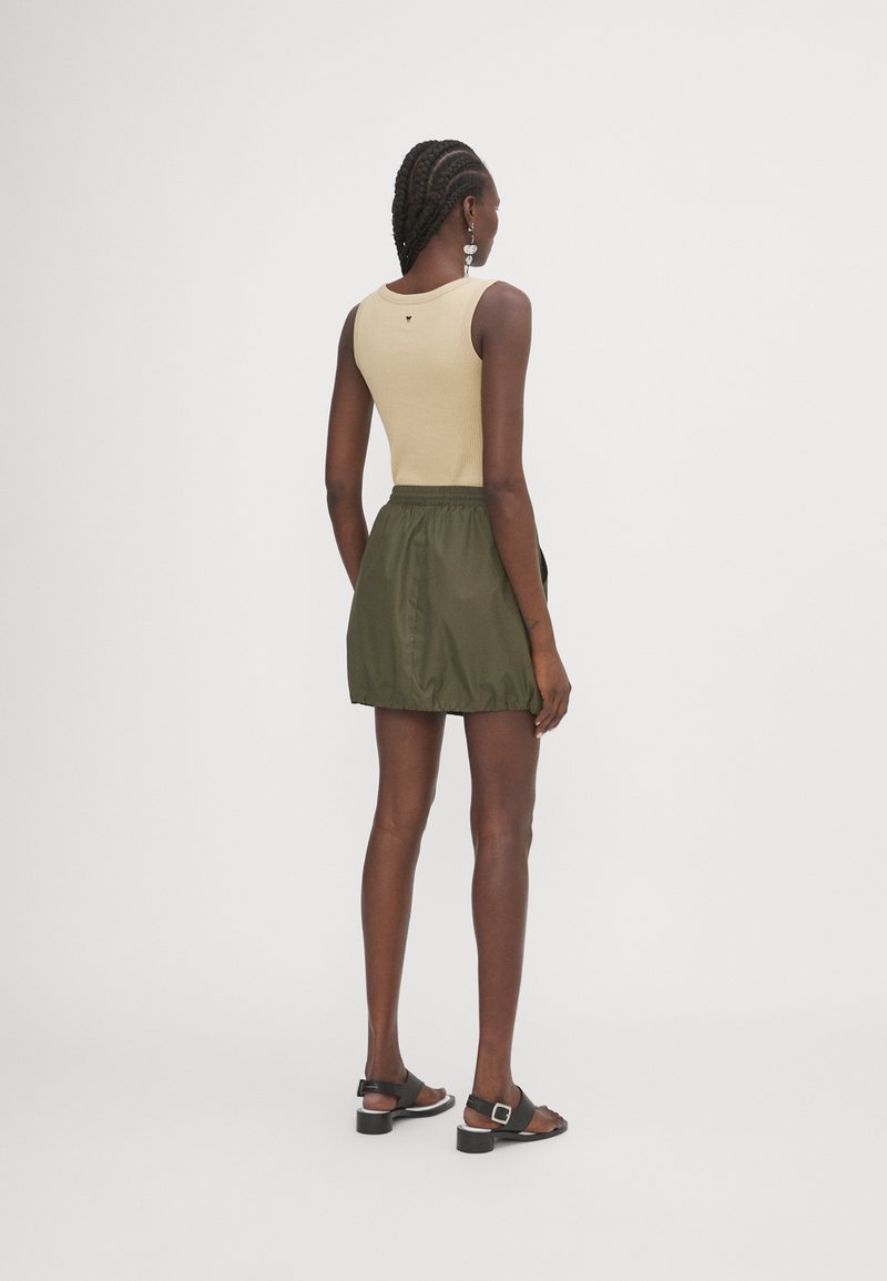 7 DAYS Active TECH - Mini skirt - ivy green/khaki - Zalando 