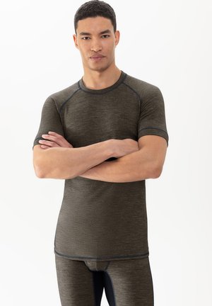 Sportshirt met korte mouwen in donkergroen met een gestructureerde afwerking, voorzien van blauwe stikaccenten en een ronde hals.