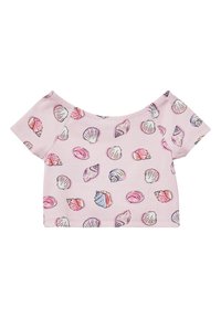Helles rosa, kurz geschnittenes Oberteil mit einem schulterfreien Design, das ein Muschel-Muster in verschiedenen Farben aufweist. Weicher Rippstoff und kurze Ärmel.