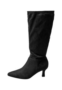 Botas negras de tobillo de suave ante, con punta afilada y un bajo tacón tipo kitten, con una textura lisa y un caña ajustada.