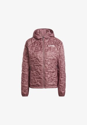 Pufasta jakna s kapuljačom u mauve boji s kvadratnim uzorkom, prednjim zatvaračem i logom. Ima dva bočna džepa i elastične manžetne.