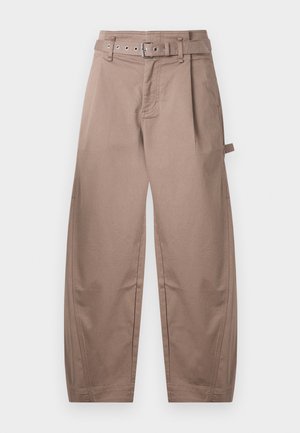 Abercrombie & Fitch, BELTED BARREL UTILITY - Pantalon classique - taupe