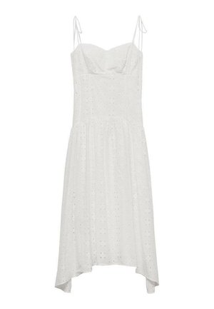 Vestido blanco de algodón con tirantes ajustables, escote en forma de corazón, patrón de ojales y dobladillo asimétrico. Textura suave y diseño fluido.