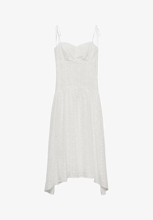 Biała bawełniana sukienka z regulowanymi ramiączkami, dekoltem w kształcie serca, wzorem w oczka i asymetrycznym dołem. Miękka tekstura i zwiewny krój.