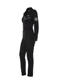 Schwarzer Jumpsuit mit einem Reißverschluss vorne, langen Ärmeln und einem Patch am linken Arm. Verfügt über zwei Reißverschlusstaschen auf der Brust und eine taillierte Passform.