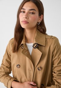 Stradivarius Trenčkot - ochre