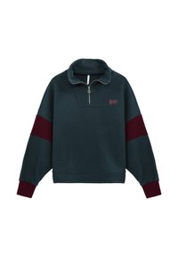 Felpa verde scuro con colletto a mezza zip, maniche bordeaux e un piccolo logo sul petto. Tessuto morbido con dettagli a coste.