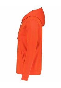 Sudadera naranja con capucha, bolsillo frontal, puños y dobladillo acanalados. Textura suave con cordones en la capucha, vista lateral.