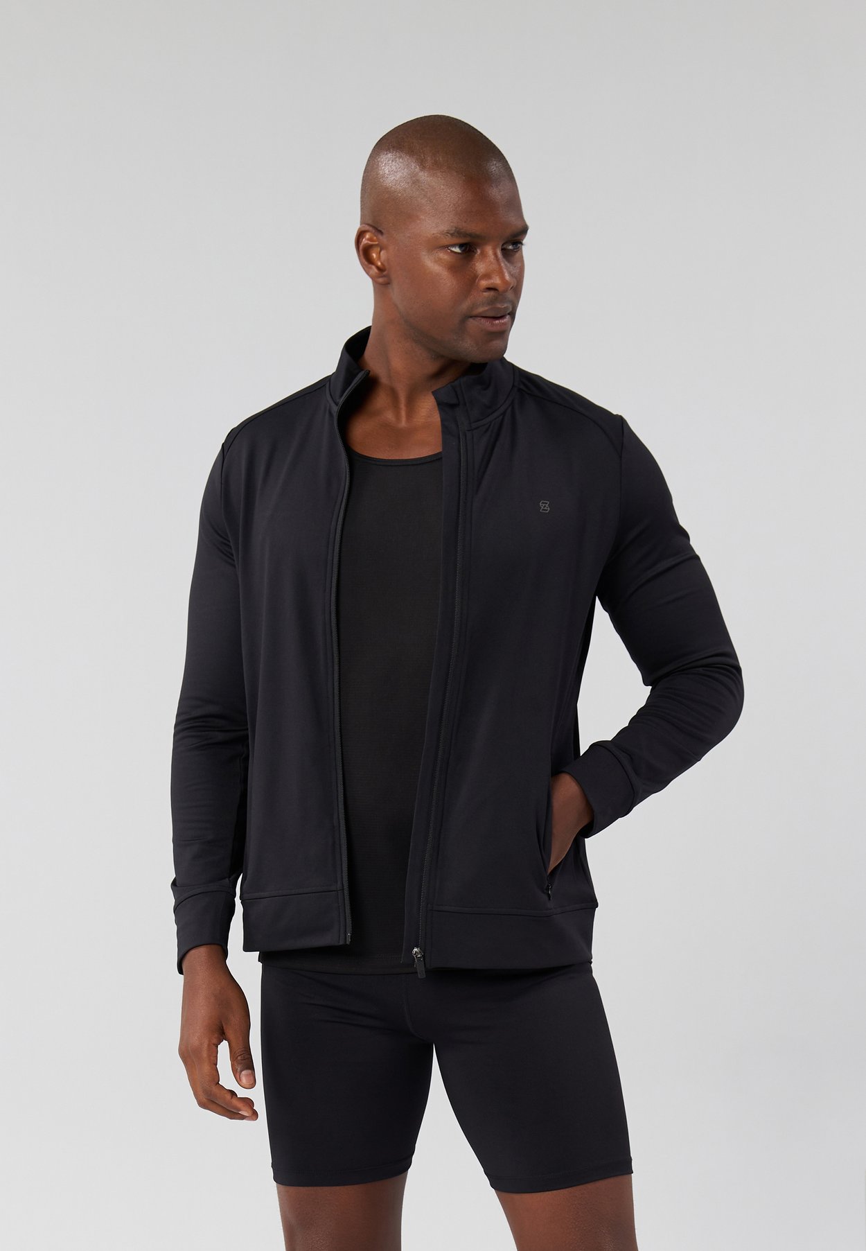 LONG SLEEVE ZIP UP TRAINING JACKET WITH POCKETS