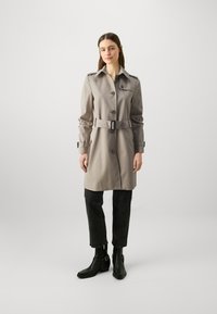 Tommy Hilfiger HERITAGE SINGLE BREASTED - Trench - medium taupe
