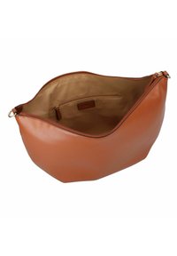 Bolso de mano de cuero marrón con un acabado brillante, que cuenta con un interior espacioso y un cierre de cremallera. Incluye un pequeño bolsillo interno para mayor organización.
