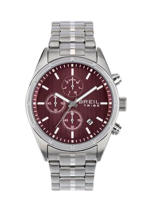 Rustfrit stål ur med en bourgogne tekstureret urskive, tre subskiver, hvide timemarkører og et datovindue, der har et sølvfarvet armbånd.