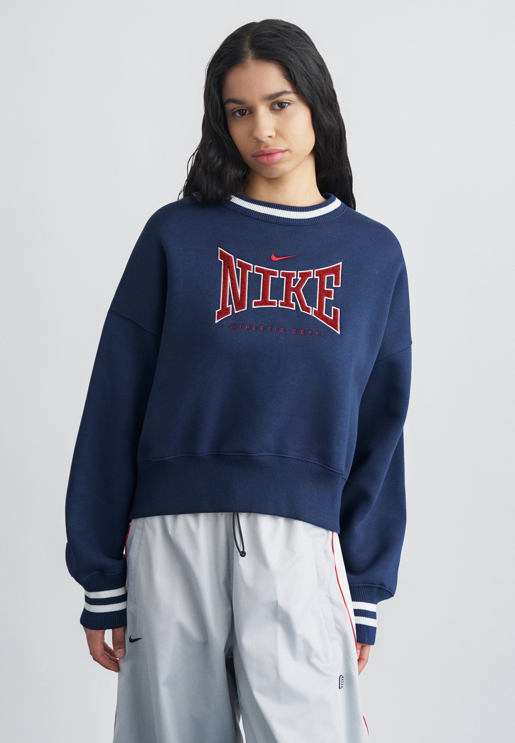 nike swoosh sweatshirt womens