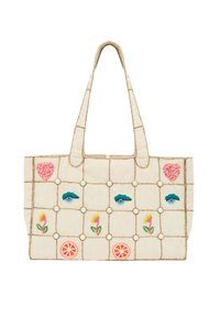 Torebka na ramię wyszywana w kremowym materiale, z kolorowymi motywami kwiatowymi i ocznymi, perłowymi akcentami oraz haftem w kratkę. Prostokątny kształt z uchwytami.