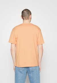 HUGO Marškinėliai su spaudiniu - light/pastel red