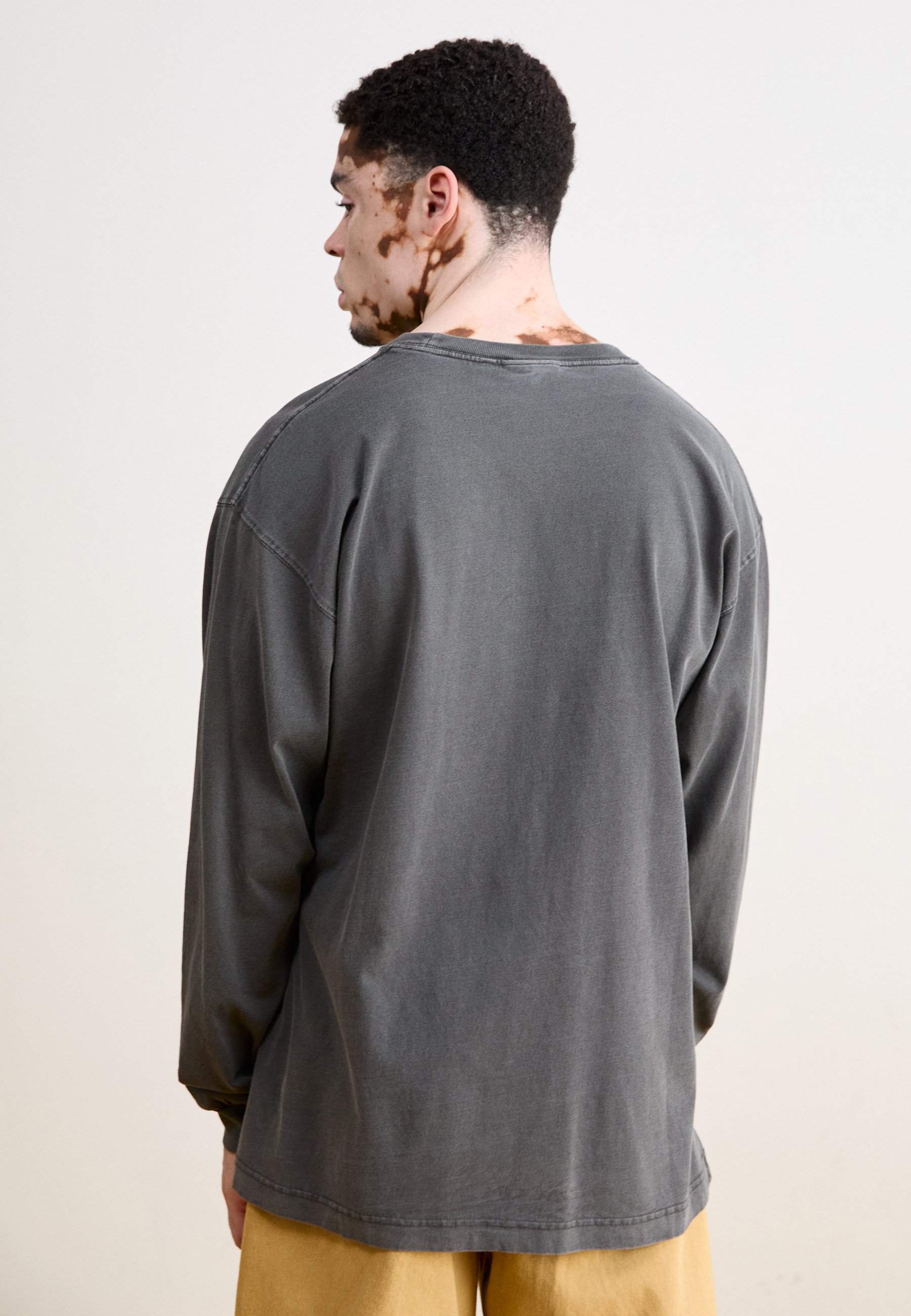 トップス Carhartt  L/S VISTA T-SHIRT - Graphite carhartt-vista-t-shirt-