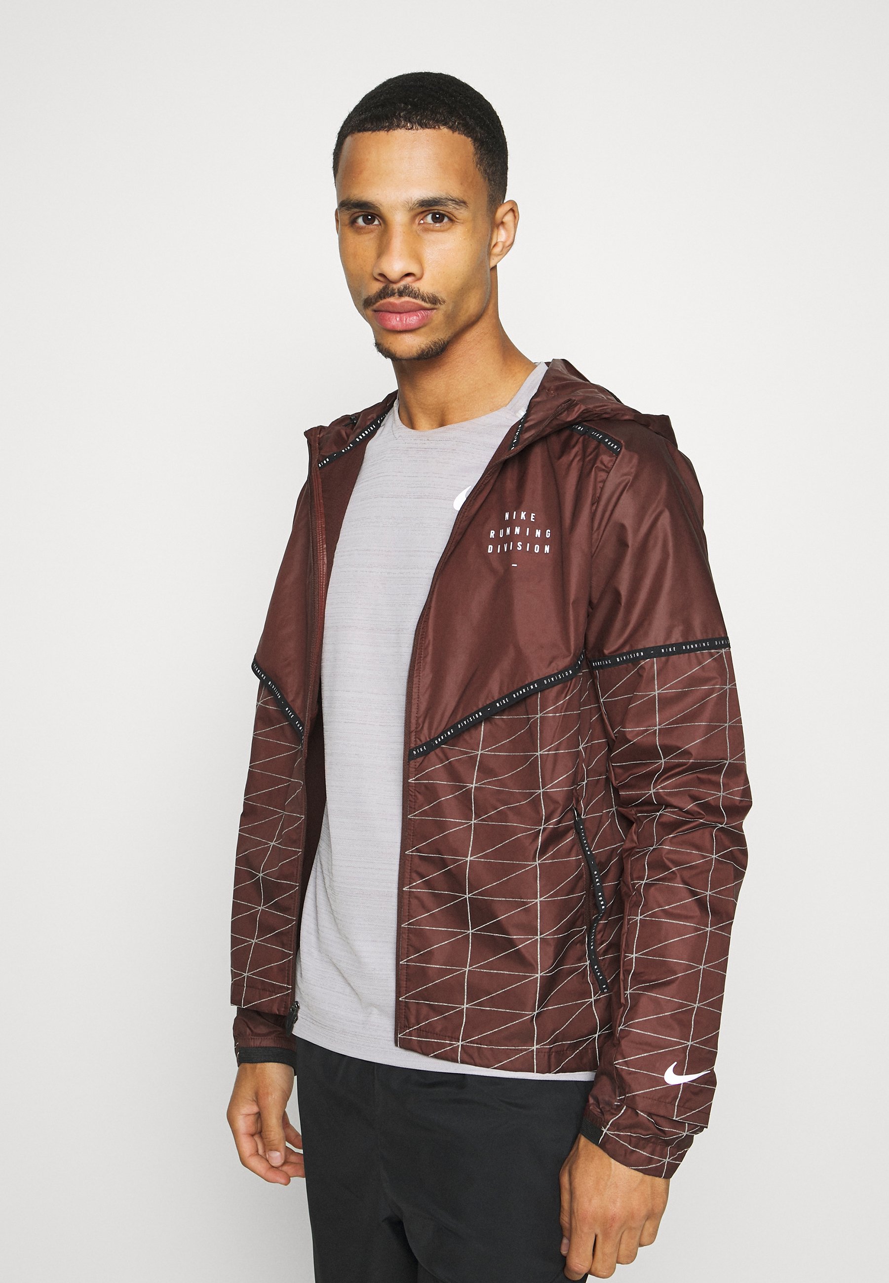 Nike Performance M Nk Run Dvn Shield Flash Jkt Loparjacka Mystic Dates Black Silver Morkrod Zalando Se