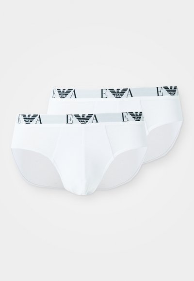 Λευκά βαμβακερά εσώρουχα με μαλακή, ελαστική ζώνη μέσης και λεπτομέρεια λογότυπου σε μαύρο χρώμα. Περιλαμβάνονται δύο ζευγάρια, με λεία υφή και κλασική κόψη.