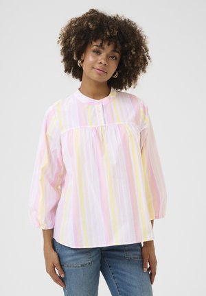 Gestreepte blouse in roze, geel en wit. Heeft een ronde halslijn, geplooide details en lange mouwen met elastische manchetten.