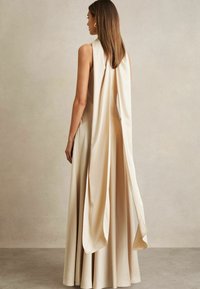 Reiss Společenské šaty - champagne