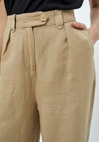 Minus MIMARLY LINEN PANTS - Kelnės -  sand