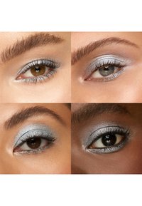 Fire nærbilder av øyne med sølvfarget øyenskygge. Viser varierende vippelengder, jevne teksturer og ulike øyenbrynformer.