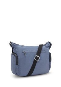 Borsa a tracolla in tessuto blu con scomparto principale con zip, tasca frontale e due tasche laterali. Presenta una tracolla nera e dettagli in metallo argentato.