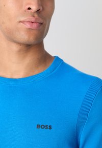 BOSS EVER - Pulover - open blue