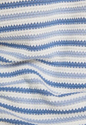 Knitted fabric with horizontal stripes in shades of blue and white, featuring a textured finish and a soft, breathable appearance.