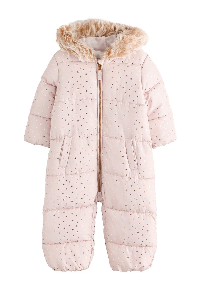 Pufasta ružičasta skijaška odijela s kapuljačom obloženom umjetnim krznom, s uzorkom zlatnih zvjezdica, prednjim patentnim zatvaračem i dva bočna džepa.