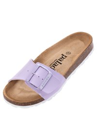 Lila Rutsch-Sandale mit breitem Riemen und einer Metall-Schnalle, ausgestattet mit einer Korkeinlegesohle und weißer Gummisohle. Texturierte Fußbett für Komfort.