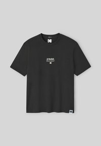 T-shirt en coton noir avec des manches courtes, un col rond et un texte imprimé blanc qui dit "Un moment Kodak". Comprend une étiquette de logo.