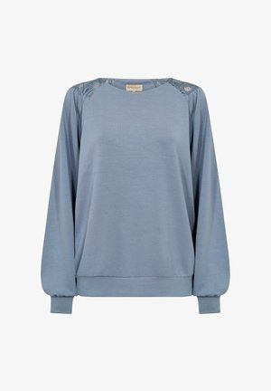 Ljusblå långärmad sweatshirt med spetsdetaljer på axlarna. Har en rund halsringning samt ribbade manschetter och nederkant. Slät tygtextur.