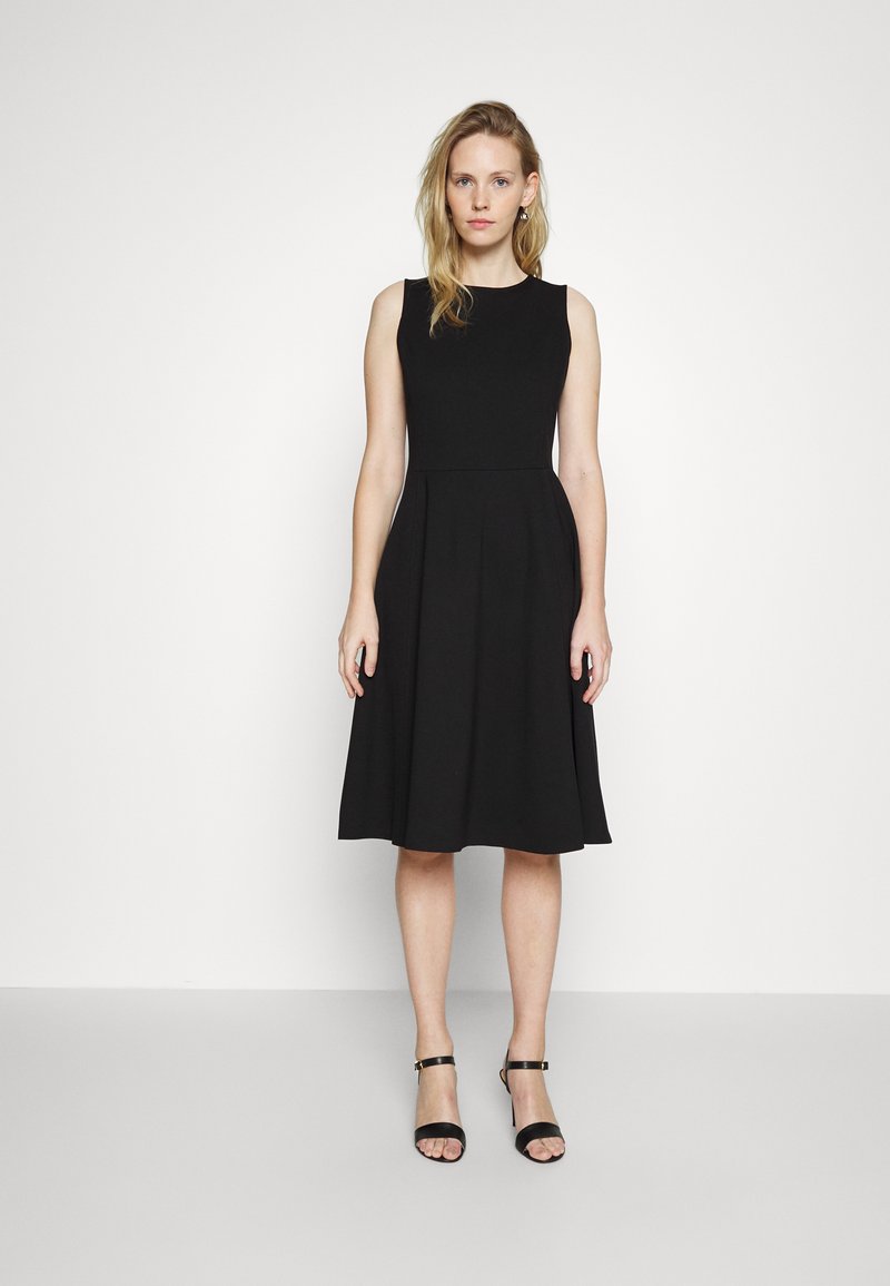 GUESS Ashti Ottoman Dress – Abito Donna Senza Maniche In Maglia Costinata, Scollo Quadrato, Vestibilità Aderente