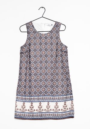 Robe sans manches avec un motif géométrique brun, bleu et blanc. Présente un col rond et un ourlet avec des accents floraux.