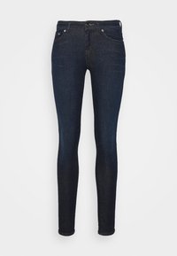 Jeans ajustados en denim azul oscuro, con un diseño entallado, estilo clásico de cinco bolsillos y un ligero desvanecimiento en la parte delantera.